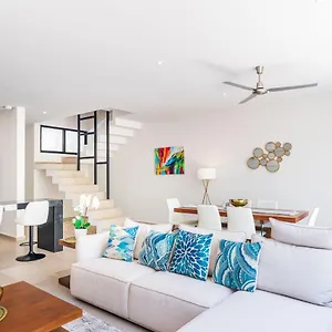 Entire House- 3br With Private Roof Deck Holiday home
